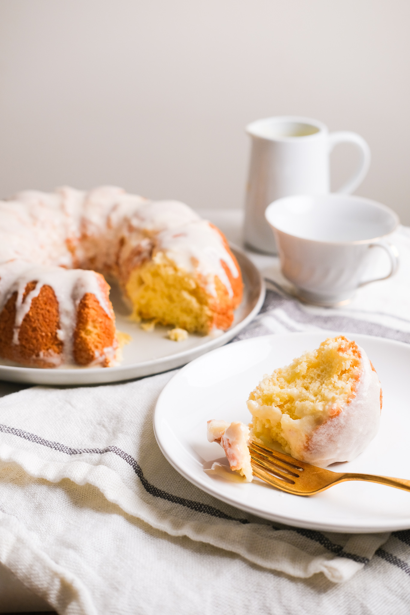 Lemon Sponge Cake with Vanilla Frosting Recipe