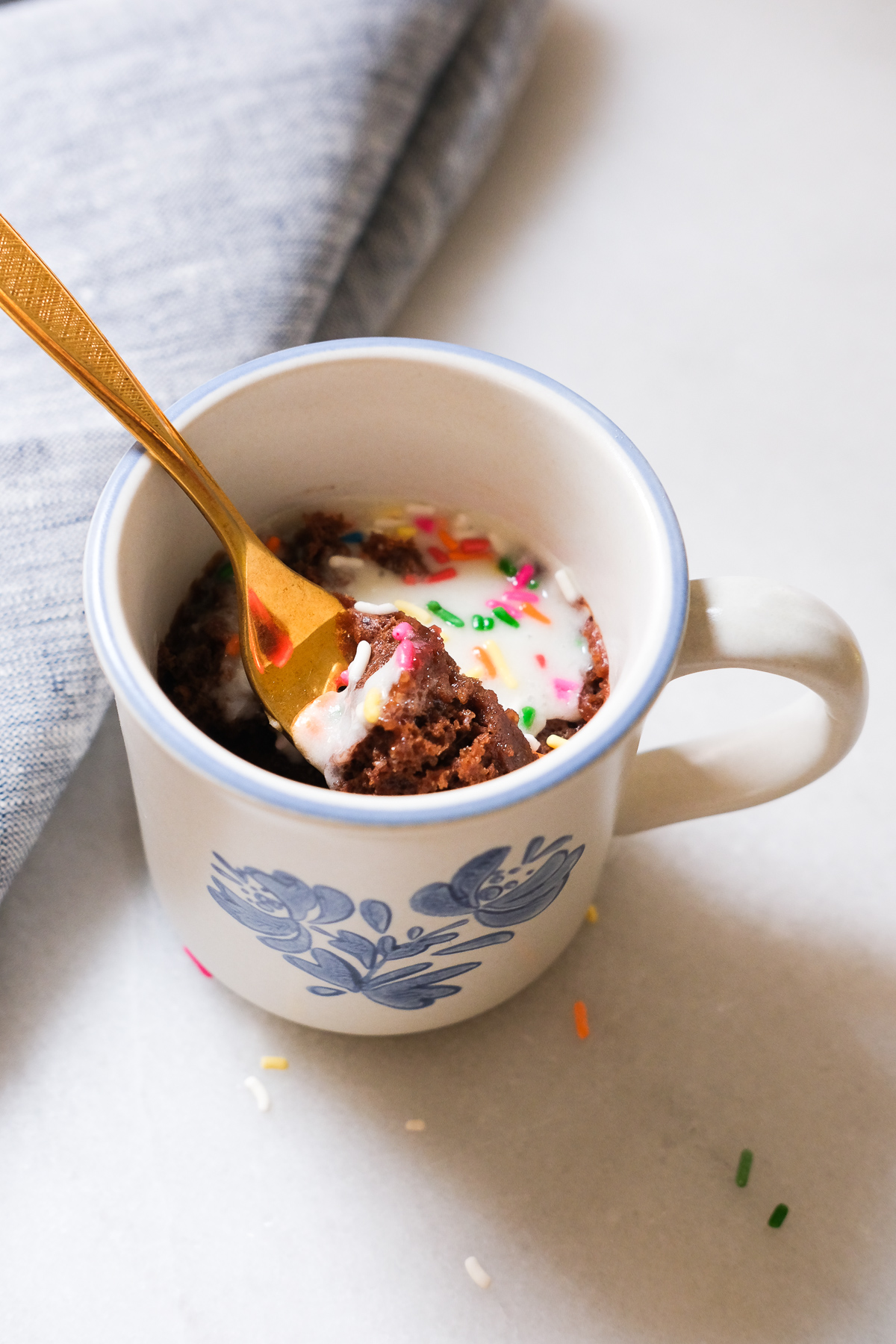 Deliciously Healthy Chocolate Mug Cake – Kayla Itsines