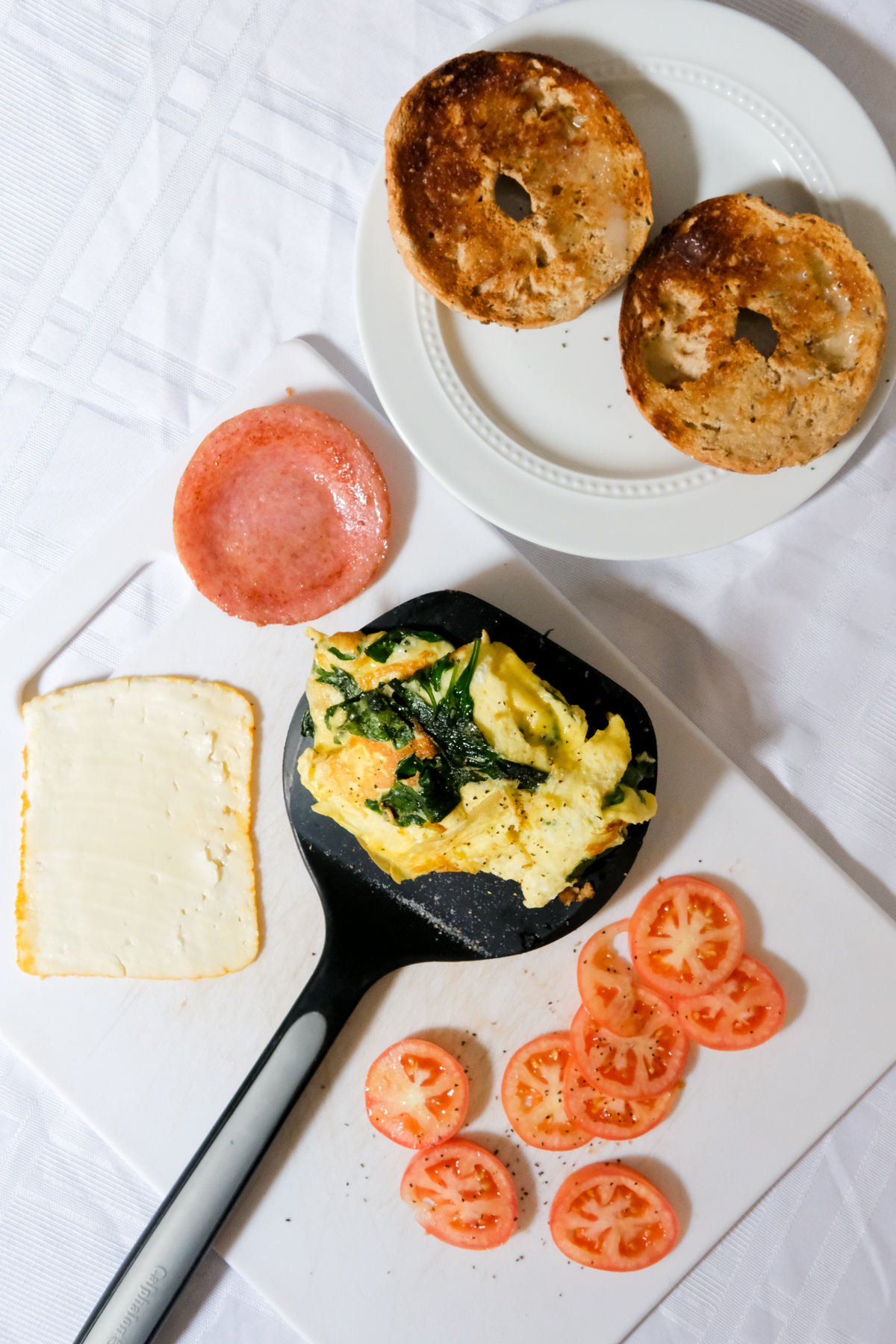 https://www.kierstenhickman.com/wp-content/uploads/2020/09/spinach-omelette-breakfast-sandwich-2-kiersten-hickman.jpg
